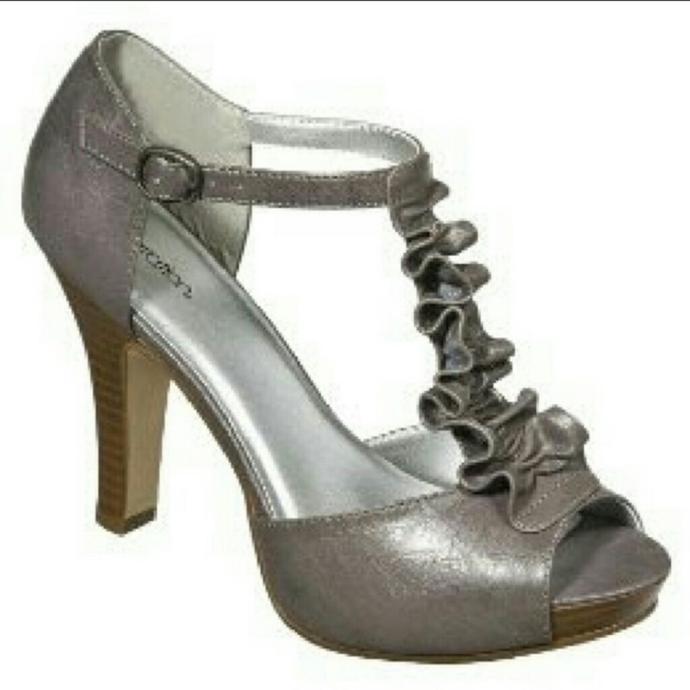 Xhilaration Tabitha T-Strap Peep Toe Pump